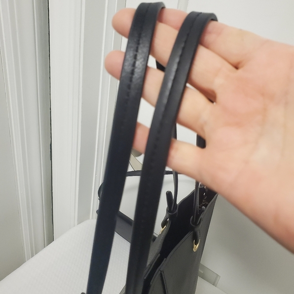 Michael Kors Izzy Black Pebble Grain Leather Tote, Classic, Stylish, Sleek - Picture 10 of 16